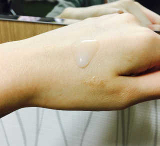 올리베리어 듀얼 모이스트 히알루론 에센스 — 3.5점을 준 리뷰어가 2016년 10월 올린 사용 사진