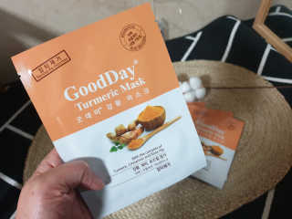 GoodDay Skincare GoodDay 강황 마스크 — 5점을 준 리뷰어가 2020년 1월 올린 사용 사진
