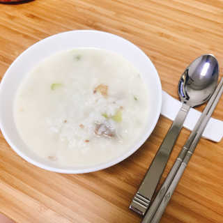 [풀무원] 사골곰탕국밥 황태해장국밥 — 4.67점을 준 리뷰어가 2018년 6월 올린 사용 사진