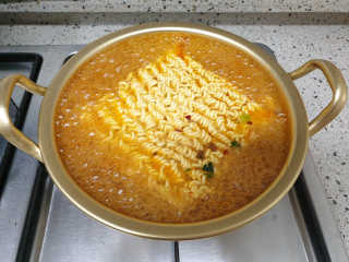 라면 그대로가 제일 맛있는 더엄마라면 — 5점을 준 리뷰어가 2019년 7월 올린 사용 사진