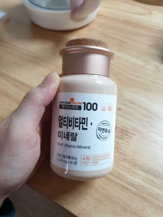 [메이준뉴트리] 멀티비타민and미네랄 1병, 1개월 분 — 4점을 준 리뷰어가 2020년 3월 올린 사용 사진