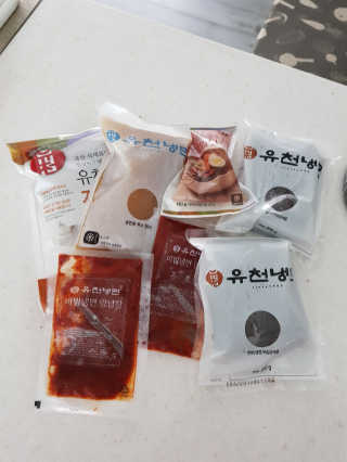 유천냉면 유천 비빔냉면 2인분+메밀지짐만두 280g — 5점을 준 리뷰어가 2018년 6월 올린 사용 사진
