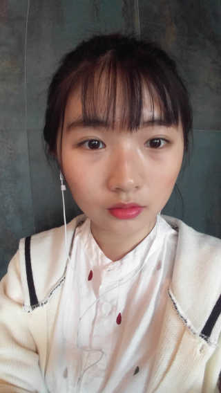 브이티 코스메틱 VT 리얼 콜라겐 팩트 — 1.5점을 준 리뷰어가 2017년 2월 올린 사용 사진