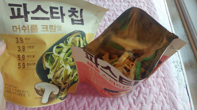 마켓오 파스타칩 해물스파이시 5개 + 머쉬룸크림 5개 리뷰 사진