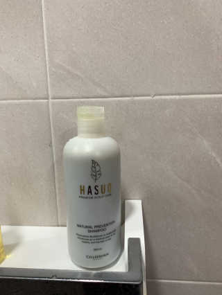셀리본 하수오 내츄럴 프리벤션 탈모관리 샴푸 300ml — 5점을 준 리뷰어가 2019년 11월 올린 사용 사진