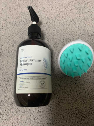 달리프 베러 퍼퓸 샴푸 1000ml 레이니데이 or 일랑로즈 — 5점을 준 리뷰어가 2020년 2월 올린 사용 사진