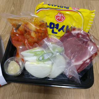 땡땡쿡 더실비김치찌개 2인분 710g 라면사리 포함 — 3점을 준 리뷰어가 2020년 1월 올린 사용 사진