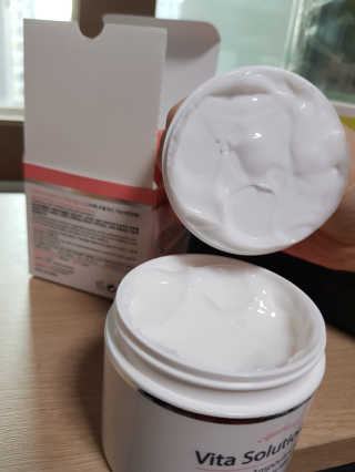 지고트 비타솔루션12 퍼밍 앰플 크림 100ml — 5점을 준 리뷰어가 2019년 7월 올린 사용 사진