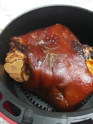 행복먹거리공작소 맥족. 맥주에 빠진 족발 550g + 마늘소스 70g — 4점을 준 리뷰어가 2020년 1월 올린 사용 사진