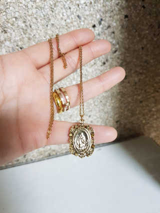 쥬얼카운티 92.5 Silver Byzantine Coin Pendant Necklace — 5점을 준 리뷰어가 2018년 11월 올린 사용 사진