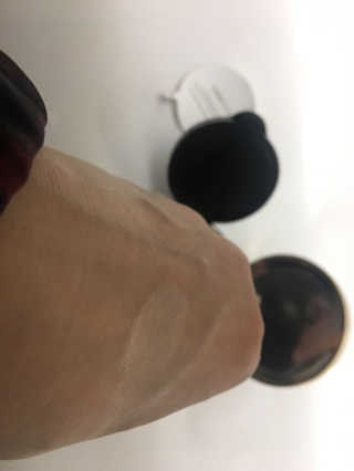 셀레뷰 블랙 세럼 팩트 — 3.67점을 준 리뷰어가 2017년 9월 올린 사용 사진