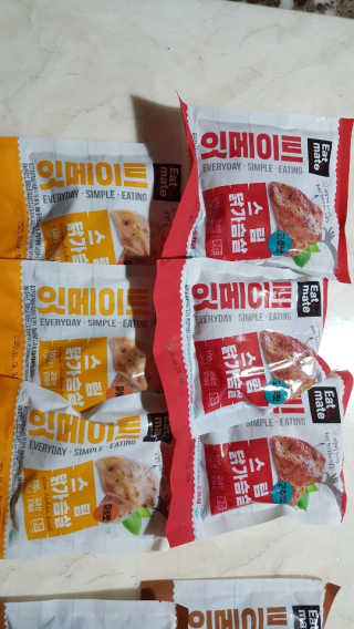 개근질마트 잇메이트 스팀 닭가슴살 혼합 1kg — 5점을 준 리뷰어가 2019년 11월 올린 사용 사진