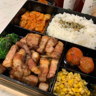 [오스테끼]마약삼겹+김치볶음밥or마약삼겹+제육볶음 — 5점을 준 리뷰어가 2019년 3월 올린 사용 사진