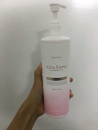 아쿠아큐링 아쿠아S링 퓨어리프레싱 헤어케어 500ml — 5점을 준 리뷰어가 2018년 7월 올린 사용 사진