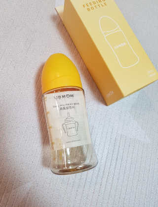유비맘 PPSU 젖병 노꼭지_260ml_컬러 랜덤 발송 — 4.5점을 준 리뷰어가 2020년 2월 올린 사용 사진
