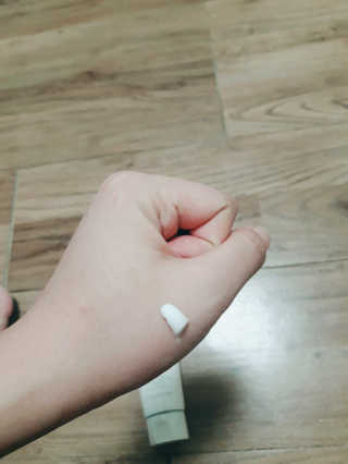 (주)에네스티 에네스티 수안수 실크스킨 풋크림 1+1 — 5점을 준 리뷰어가 2019년 11월 올린 사용 사진