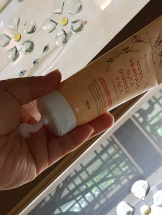 보타미안  엔젤모링가 아쿠아베리어 팩 — 4.5점을 준 리뷰어가 2018년 5월 올린 사용 사진