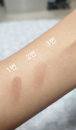 멜로멜리 매직스펠 아이섀도우 — 5점을 준 리뷰어가 2018년 11월 올린 사용 사진