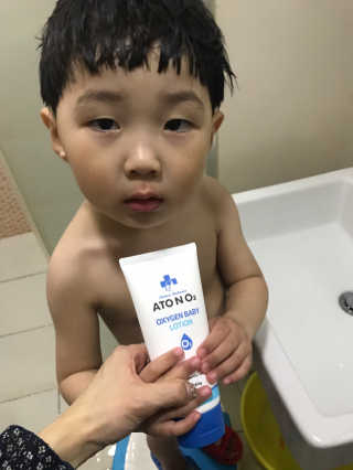 아토앤오투 아토엔오투 옥시젠 베이비 로션 — 5점을 준 리뷰어가 2019년 4월 올린 사용 사진