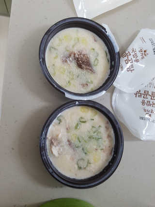 [풀무원] 사골곰탕국밥 황태해장국밥 — 4점을 준 리뷰어가 2018년 6월 올린 사용 사진