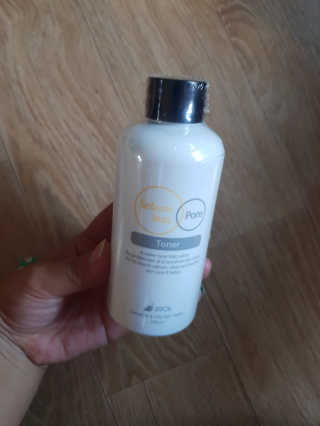 이솔화장품 이솔 세범 리스 포어 토너 200ml — 5점을 준 리뷰어가 2018년 8월 올린 사용 사진