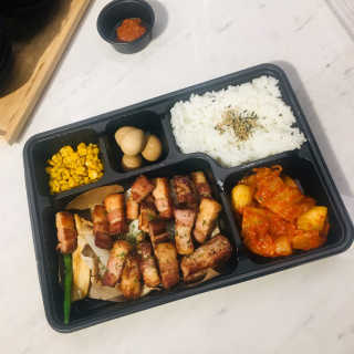 [오스테끼]마약삼겹+김치볶음밥or마약삼겹+제육볶음 — 5점을 준 리뷰어가 2019년 4월 올린 사용 사진