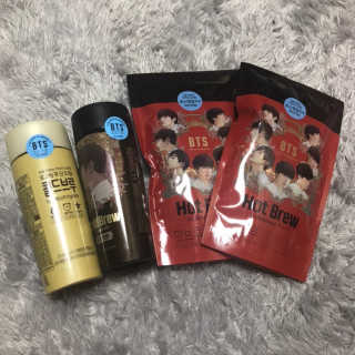 한국야쿠르트 콜드브루, 핫브루 BTS 일러스트 — 5점을 준 리뷰어가 2018년 11월 올린 사용 사진