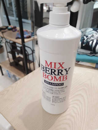 (주)에네스티 믹스베리 단백질 폭탄 샴푸 1000g — 5점을 준 리뷰어가 2019년 11월 올린 사용 사진