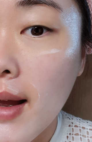 일동제약 퍼스트랩 프로바이오틱 래디언스 톤업크림 — 4점을 준 리뷰어가 2018년 9월 올린 사용 사진
