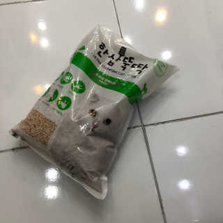 [펫토리아] BEST 고양이두부모래 6L 한삽뚝딱 — 5점을 준 리뷰어가 2018년 12월 올린 사용 사진