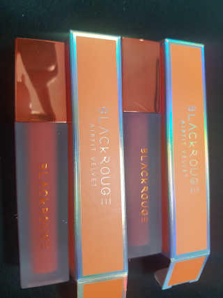 [블랙루즈] 에어 핏 벨벳 틴트3 택1+랜덤1 — 4점을 준 리뷰어가 2019년 3월 올린 사용 사진