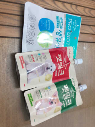 [빙그레] 에버그로 생유산균 1봉（10포입）+펫밀크2팩 — 2.5점을 준 리뷰어가 2019년 3월 올린 사용 사진