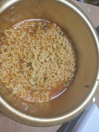 라면 그대로가 제일 맛있는 더엄마라면 — 5점을 준 리뷰어가 2019년 7월 올린 사용 사진