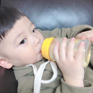 유비맘 PPSU 젖병 노꼭지_200ml_컬러 랜덤 발송 — 5점을 준 리뷰어가 2019년 12월 올린 사용 사진