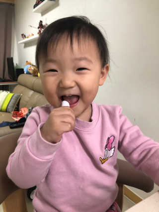 블리스텍스 립 릴리프 크림 립밤, 립 바이브런스 립밤 — 4점을 준 리뷰어가 2018년 11월 올린 사용 사진