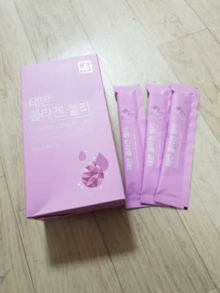 네츄럴굿띵스 태반 콜라겐 젤리 15포 — 5점을 준 리뷰어가 2019년 7월 올린 사용 사진