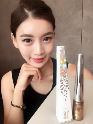 딜라잇18 홀리몰리 글리터라이너 — 1.5점을 준 리뷰어가 2016년 8월 올린 사용 사진