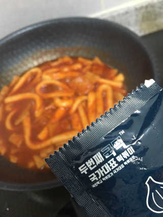 두번째 국떡 국가대표 떡볶이 1팩 + 영미칩 2봉 증정 — 4.5점을 준 리뷰어가 2019년 2월 올린 사용 사진