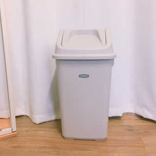창신리빙 프랑코 퍼블릭 스윙 휴지통 10L, 25L, 35L — 5점을 준 리뷰어가 2019년 8월 올린 사용 사진
