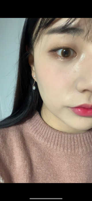 [블랙루즈] 펄블리 아이 글리터 2종 — 5점을 준 리뷰어가 2019년 1월 올린 사용 사진