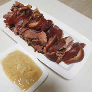 행복먹거리공작소 맥족. 맥주에 빠진 족발 550g + 마늘소스 70g — 5점을 준 리뷰어가 2020년 2월 올린 사용 사진