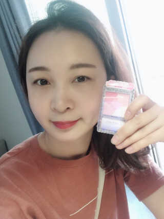 [캔메이크] 매트 플로어 치크 — 4점을 준 리뷰어가 2019년 5월 올린 사용 사진