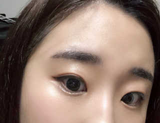 [블랙루즈] 펄블리 아이 글리터 2종 — 4.5점을 준 리뷰어가 2018년 11월 올린 사용 사진