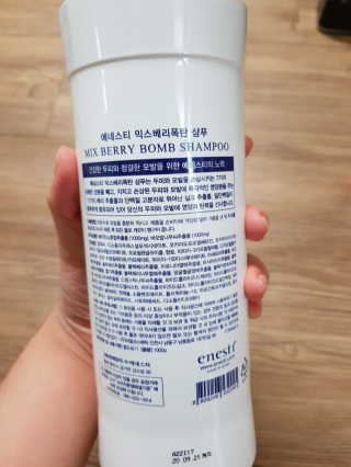 (주)에네스티 믹스베리 단백질 폭탄 샴푸 1000g — 5점을 준 리뷰어가 2017년 12월 올린 사용 사진