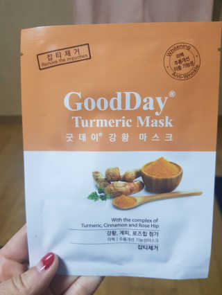 GoodDay Skincare GoodDay 강황 마스크 — 5점을 준 리뷰어가 2019년 12월 올린 사용 사진
