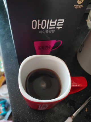 한국맥널티 아이브루 헤이즐넛향 100T — 5점을 준 리뷰어가 2019년 11월 올린 사용 사진