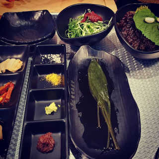 [화덕고깃간 마곡발산점] 화덕삼겹살2인분 — 5점을 준 리뷰어가 2018년 12월 올린 사용 사진