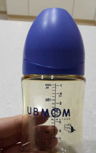 유비맘 PPSU 젖병 노꼭지_200ml_컬러 랜덤 발송 — 2.5점을 준 리뷰어가 2020년 1월 올린 사용 사진