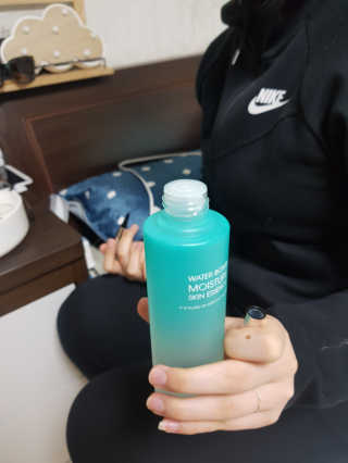 오지아이 워터 밤 모이스처 스킨 에센스 180ml — 4점을 준 리뷰어가 2020년 2월 올린 사용 사진