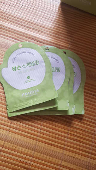[후르디아] 청포도 매끈약산성 필링 패드_50매 세트 — 5점을 준 리뷰어가 2019년 9월 올린 사용 사진